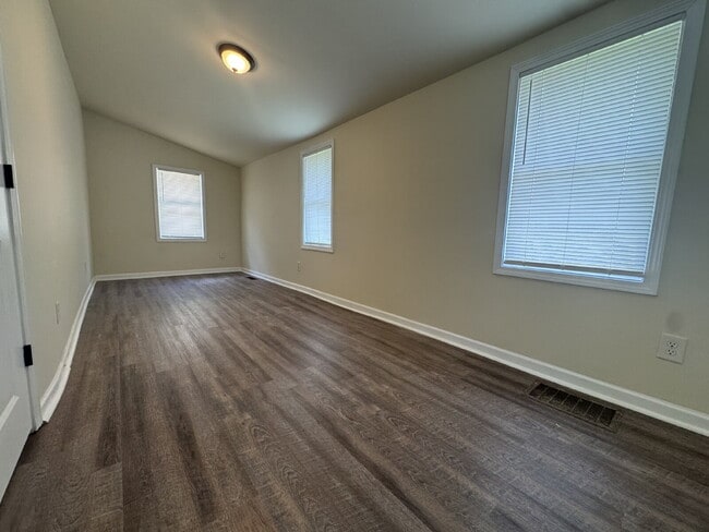 Building Photo - North Hall Cottage Available Soon!