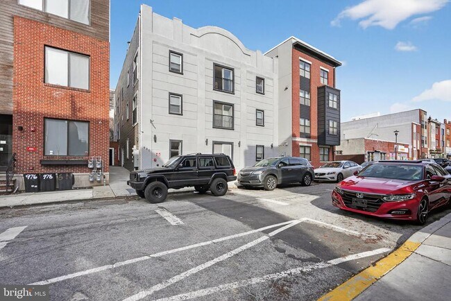 Building Photo - 980 N Marshall St