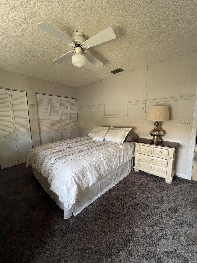 Building Photo - 9775 Sun Pointe Dr