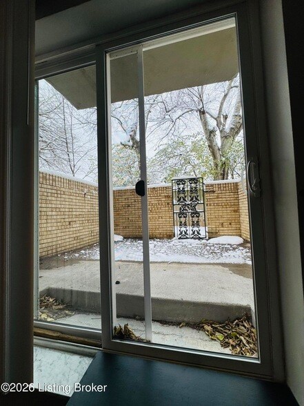 Building Photo - 153 Thierman Ln