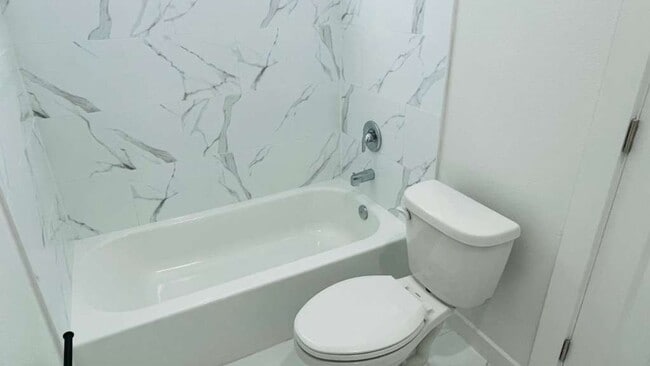 Building Photo - ? Brand-New Unit – 3 Bedrooms, 2.5 Bathroo...
