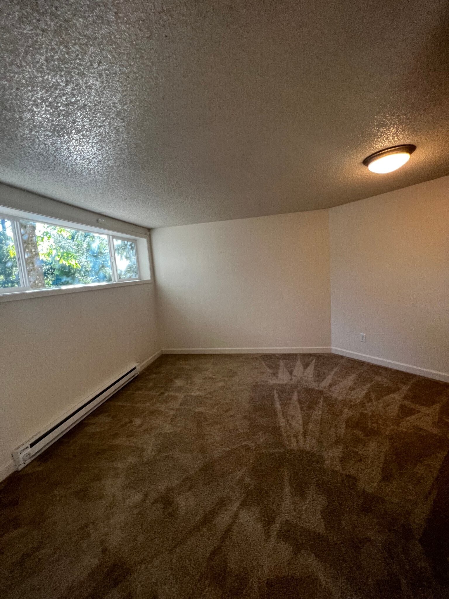 Building Photo - 8585 SW Canyon Ln
