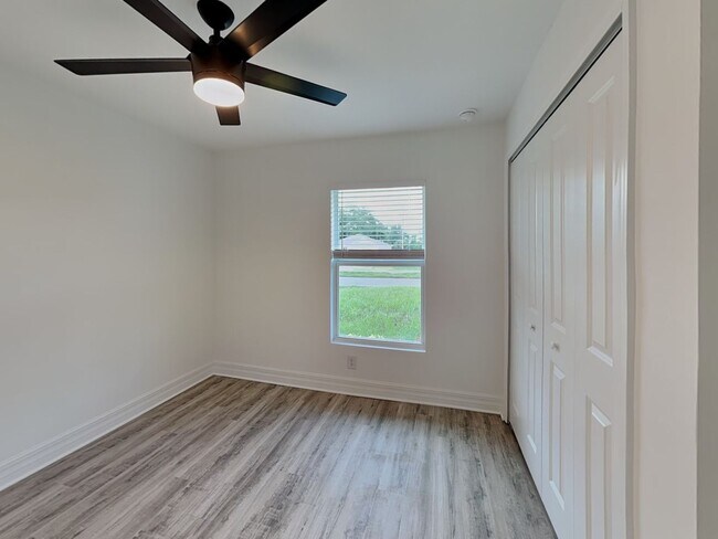 Building Photo - 4010 Ne-23 Pl