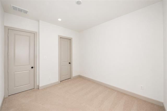 Building Photo - 320 Walker Pkwy