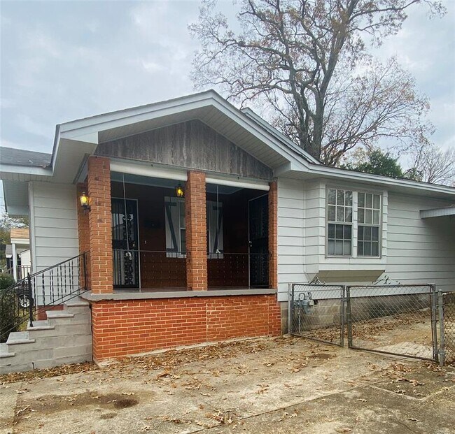 Building Photo - 2052 Midway St