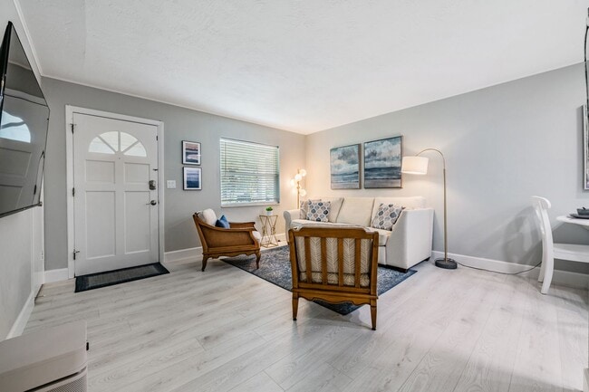 Building Photo - 1158 7th St S