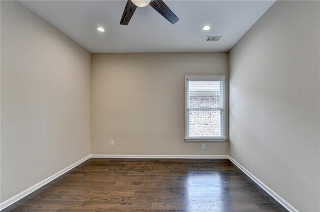 Building Photo - 11653 Parkside Ave