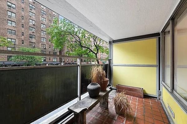 Building Photo - 142 E 16th St