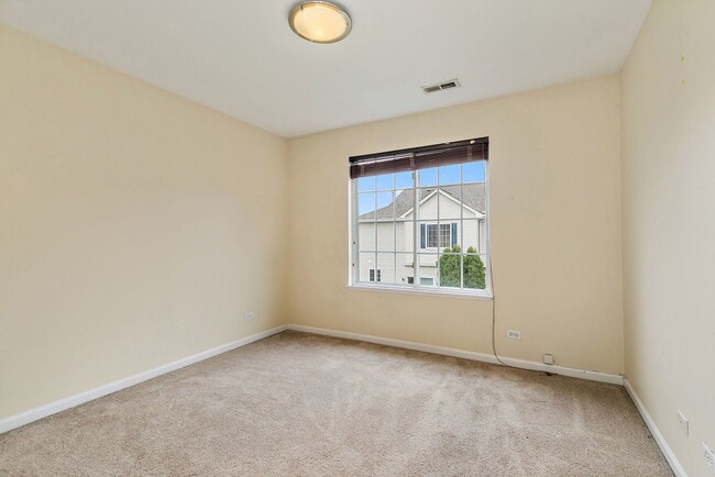 Building Photo - 253 Evergreen Cir