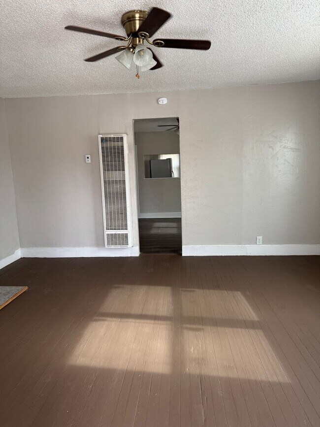 Building Photo - 702 N Buchanan St