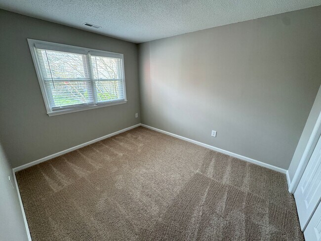 Building Photo - Gorgeous Three Bedroom Home!