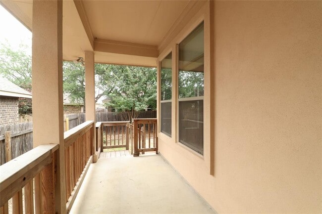 Building Photo - 528 Loma Cedro Bend