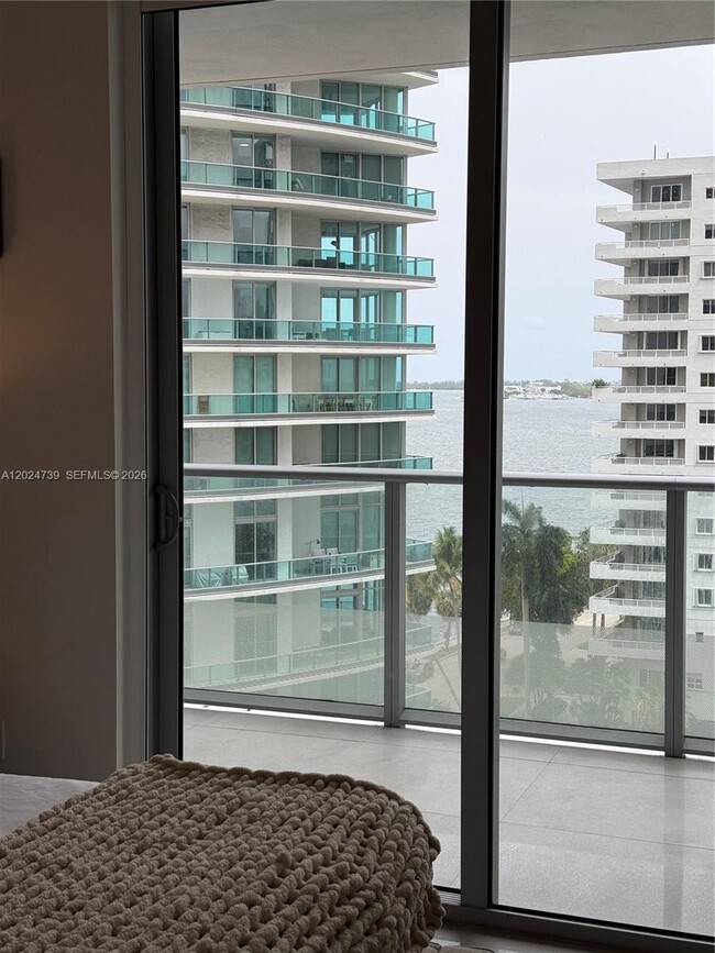 Building Photo - 1300 Brickell Bay Dr