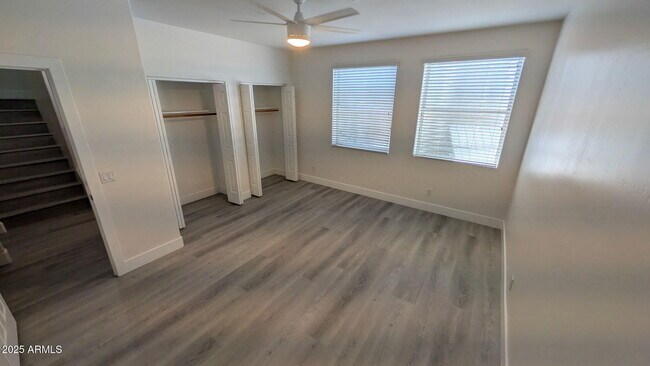 Building Photo - 942 S Ash Ave