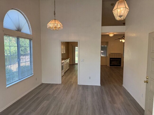 Building Photo - Modern 3 Bedroom 2 Bath One Story Browns Valley Vacaville *Star Rentals