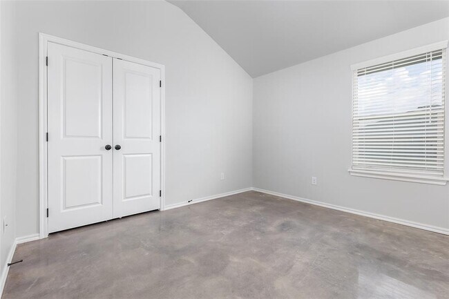 Building Photo - 2325 SW 90th Pl