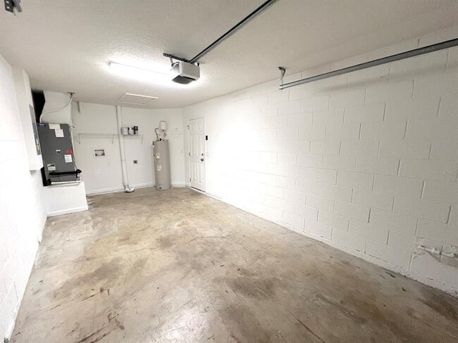 Building Photo - 4 Eton Ln