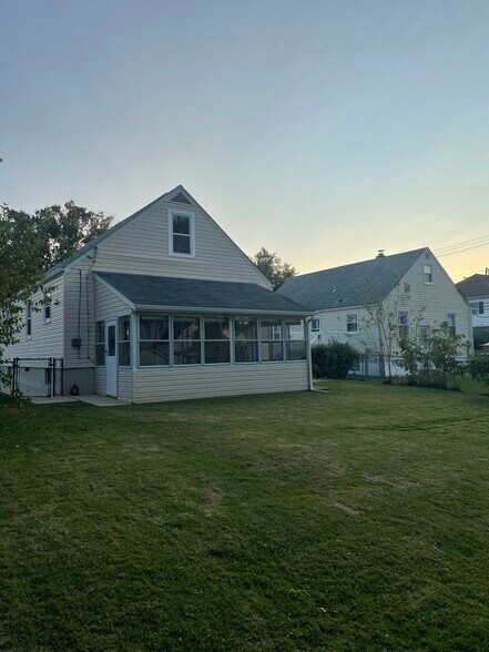 Building Photo - 2602 Linwood Rd