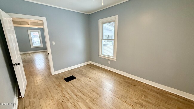 Building Photo - 173 Bay St