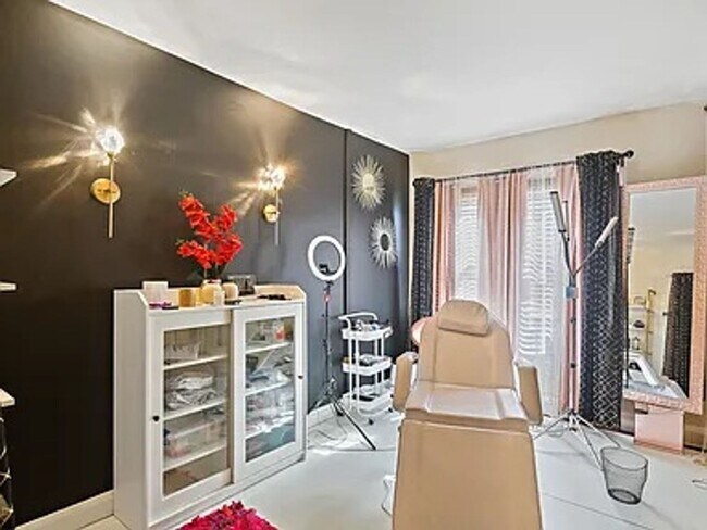 Building Photo - 2802 Berwick Ave