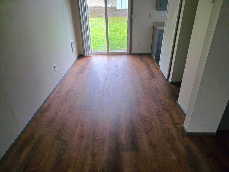 Building Photo - 350 SE Dimick St