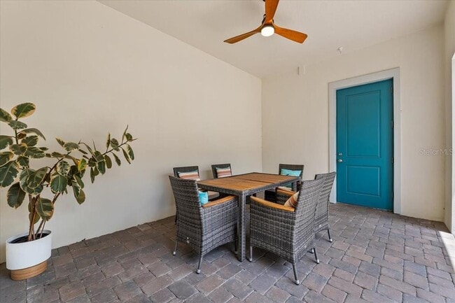 Building Photo - 8427 Modiano St