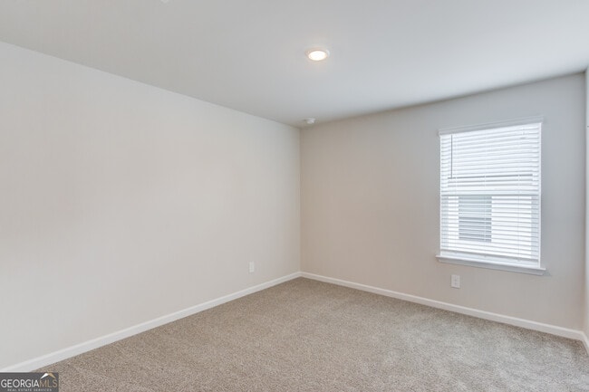 Building Photo - 1325 Lyon Wy Dr