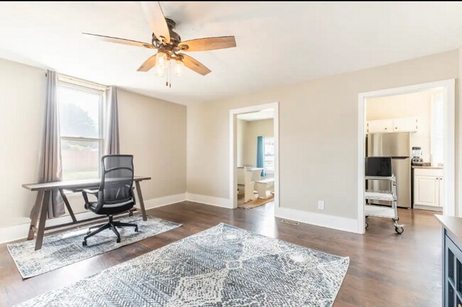 Building Photo - Furnished Germantown Charmer- available for 1-3 month stays!