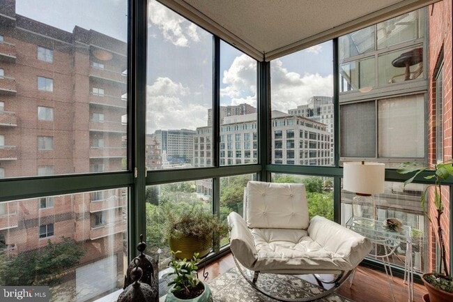 Building Photo - 1050 N Taylor St