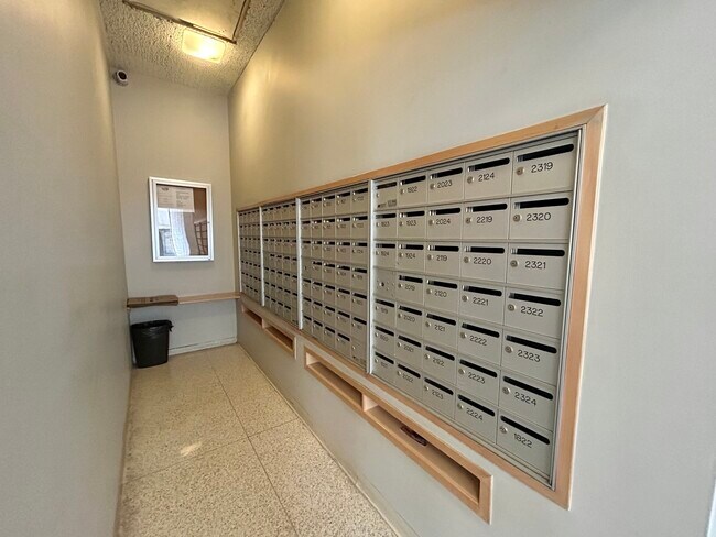 Building Photo - 3950 N Lake Shore Dr