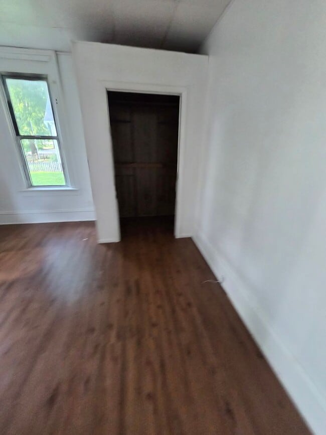 Building Photo - 1100.00 3 Bed 1 Bath