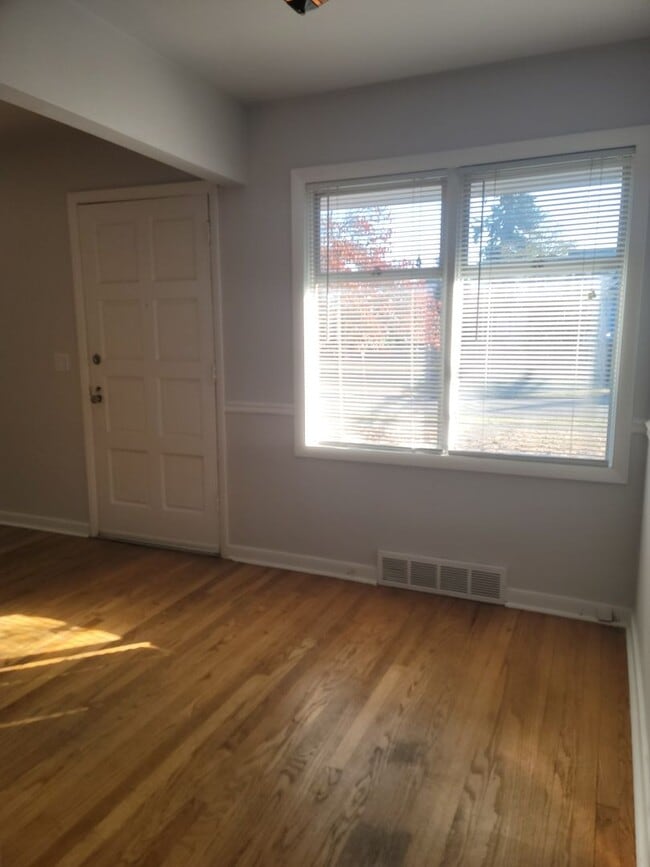 Building Photo - 3416 NE 80th St