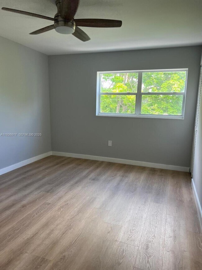 Building Photo - 7820 NE Bayshore Ct