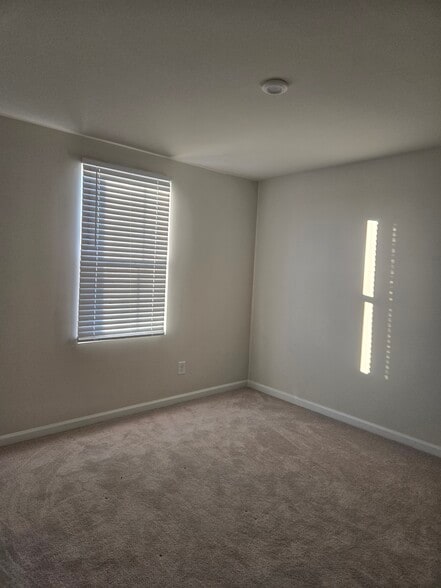 2nd Bedroom - 906 Hattie Ln