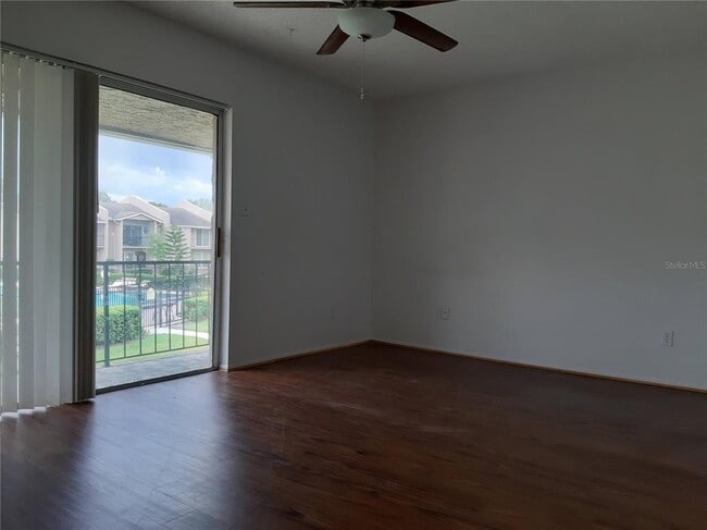Building Photo - 824 Town Cir