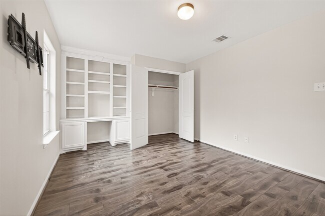 Building Photo - 8115 Sweetstone Bluff Ln