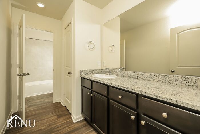 Building Photo - 11002 Chatham Ct