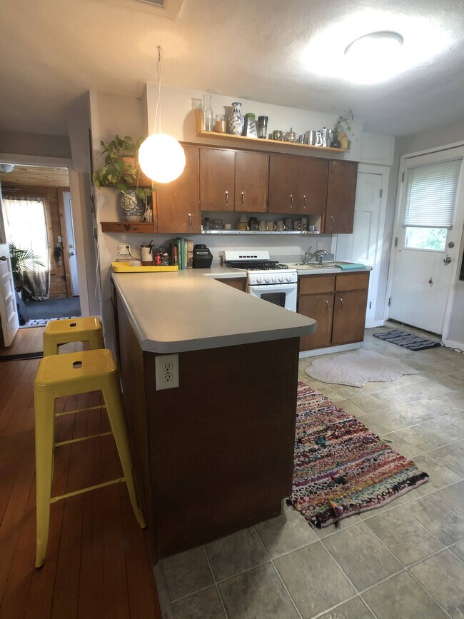 Building Photo - 1817 Spohn Ave