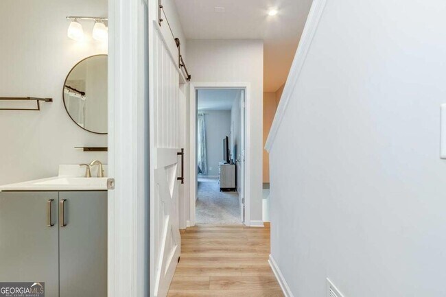 Building Photo - 912 Brees Ct