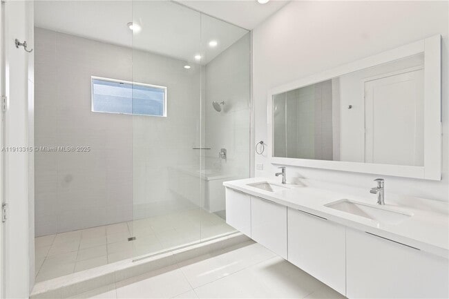 Building Photo - 10441 NW 66th St