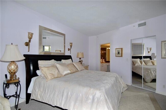 Building Photo - 3200 N Ocean Blvd