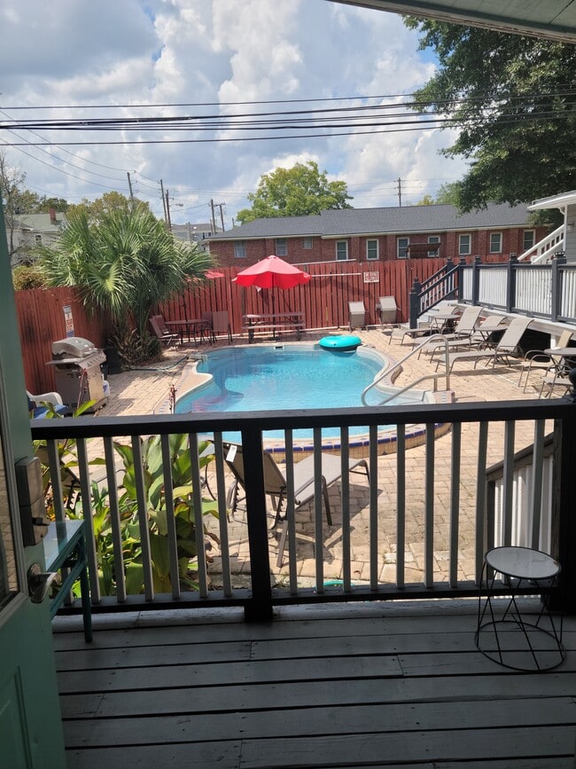 Building Photo - 524 E Gwinnett Ln