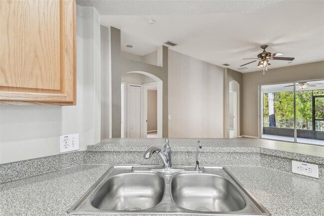 Building Photo - 15807 Leatherleaf Ln