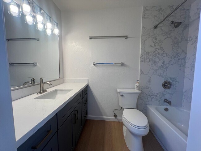 Building Photo - Upgraded 2 bed 2 bath condo in Mountain View. Must See!