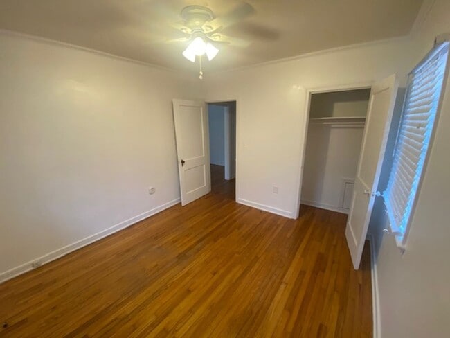 Building Photo - Linden - 1207/1209