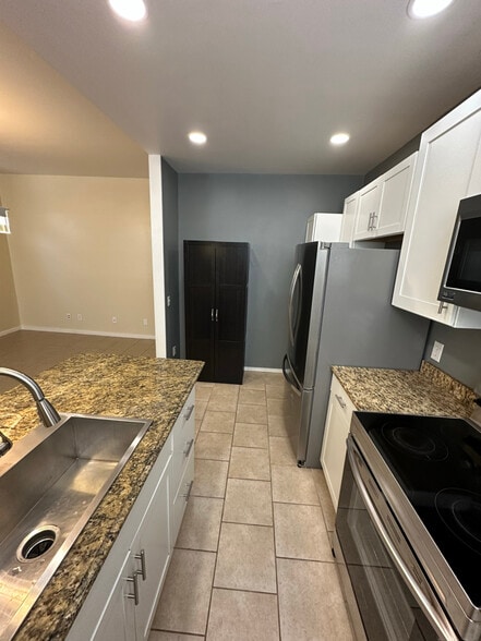 Building Photo - 2411 Vine St