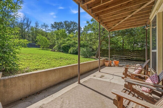 Building Photo - 1305 Cometa St