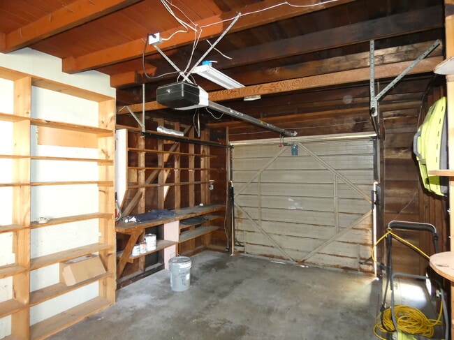 Building Photo - 3325 Cottage St