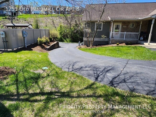 Building Photo - 1251 Old Windmill Cir