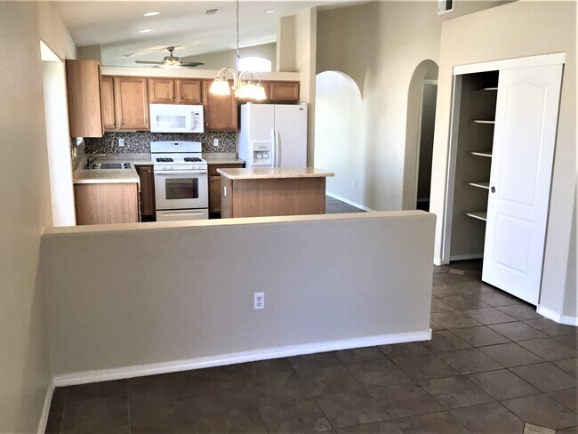 Building Photo - 500 Playful Meadows Dr NE